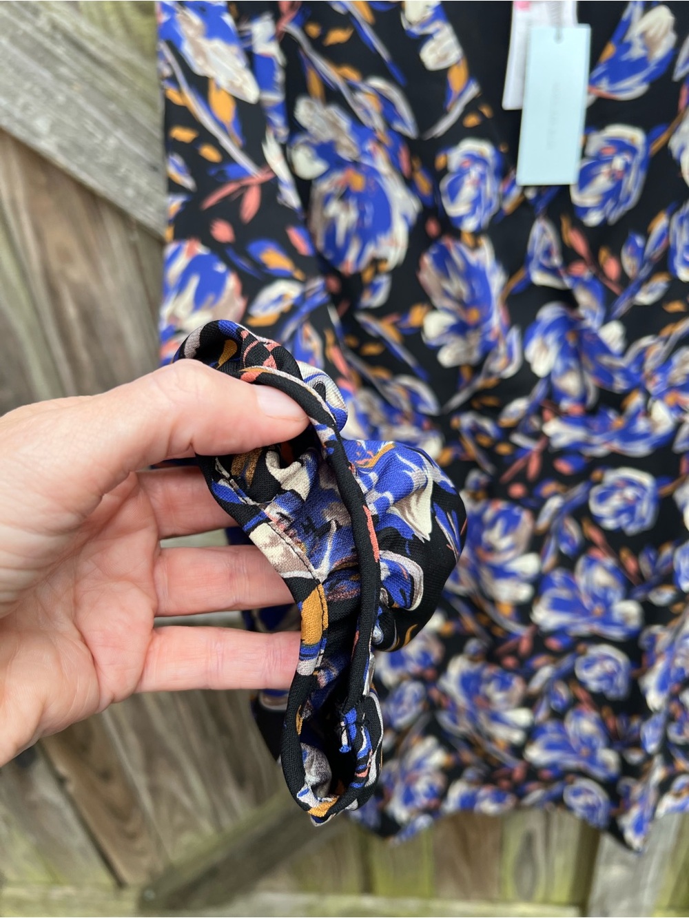 👗Skies are blue Black Floral V-Neck Dress with Blue Accents - Picture 5 of 9